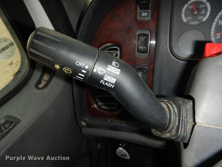 image for item DE6027 2007 Freightliner Business Class M2 semi truck