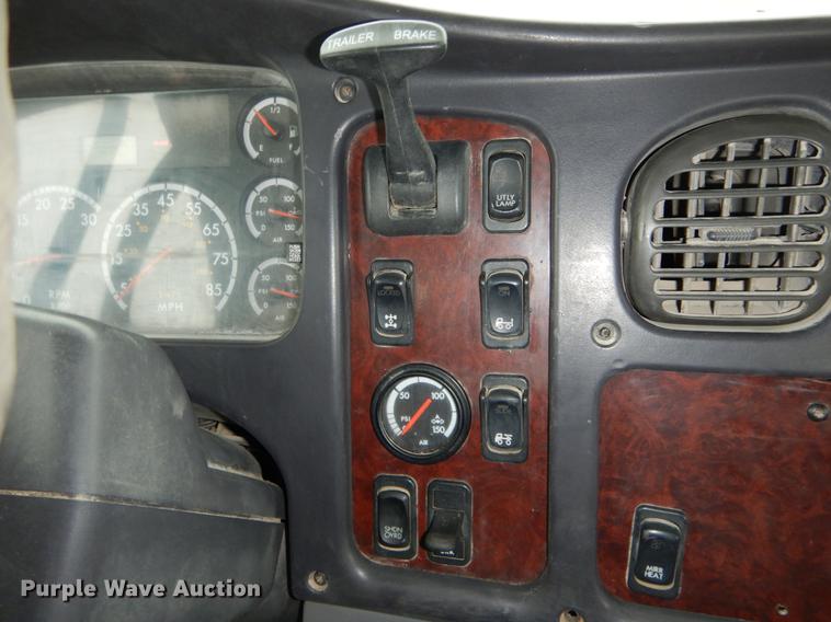 image for item DE6027 2007 Freightliner Business Class M2 semi truck