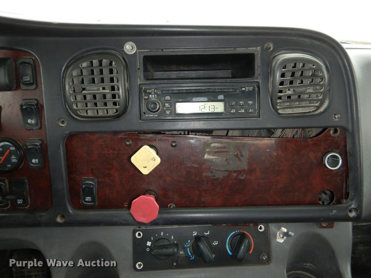 image for item DE6027 2007 Freightliner Business Class M2 semi truck