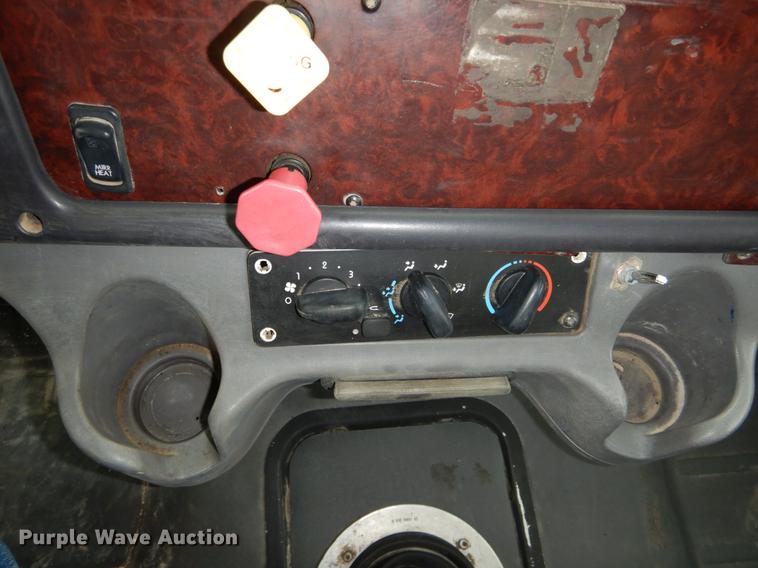 image for item DE6027 2007 Freightliner Business Class M2 semi truck