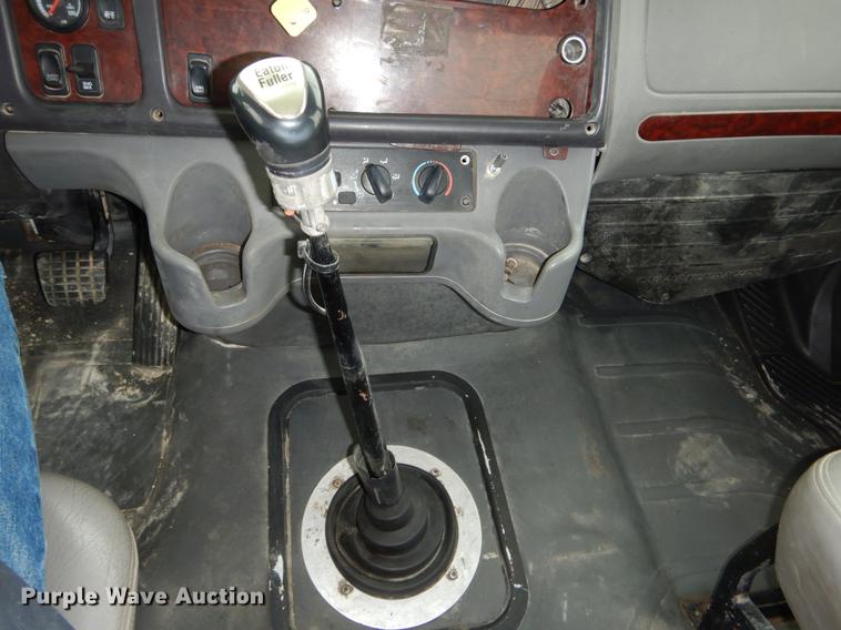 image for item DE6027 2007 Freightliner Business Class M2 semi truck