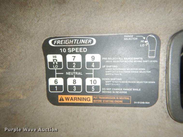 image for item DE6027 2007 Freightliner Business Class M2 semi truck