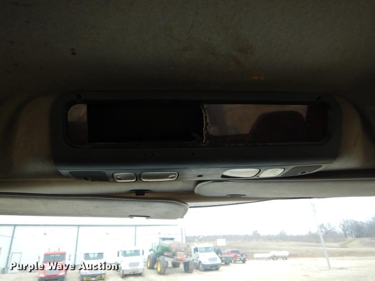 image for item DE6027 2007 Freightliner Business Class M2 semi truck