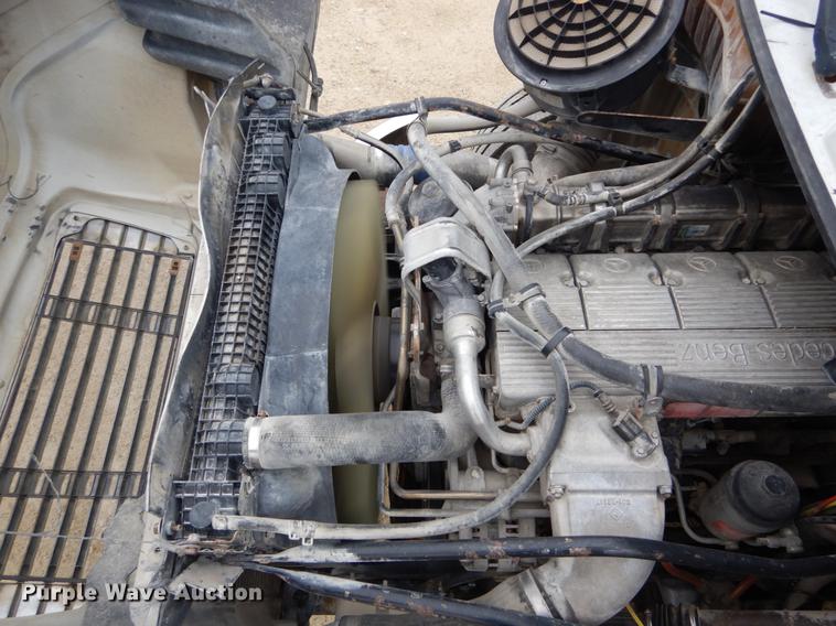 image for item DE6027 2007 Freightliner Business Class M2 semi truck