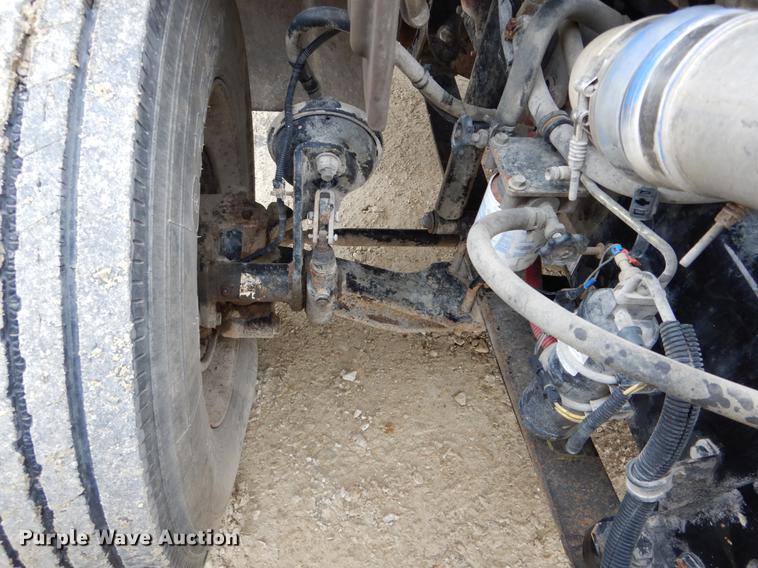 image for item DE6027 2007 Freightliner Business Class M2 semi truck