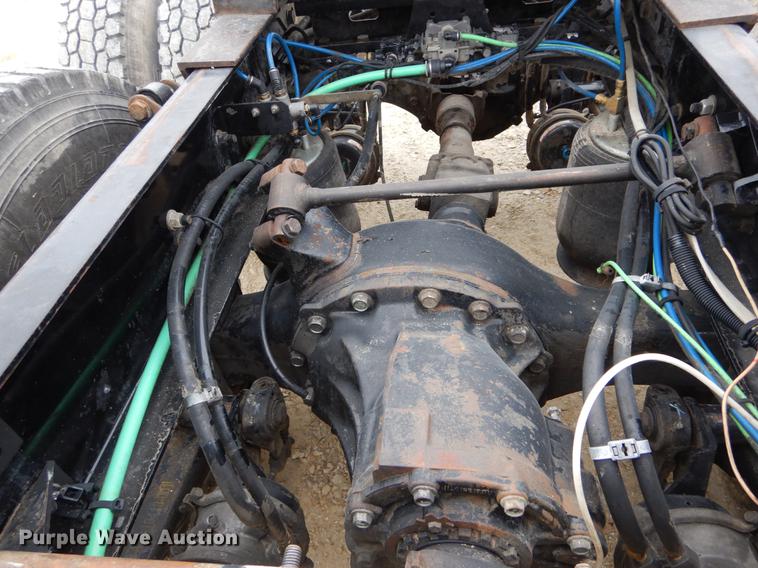 image for item DE6027 2007 Freightliner Business Class M2 semi truck