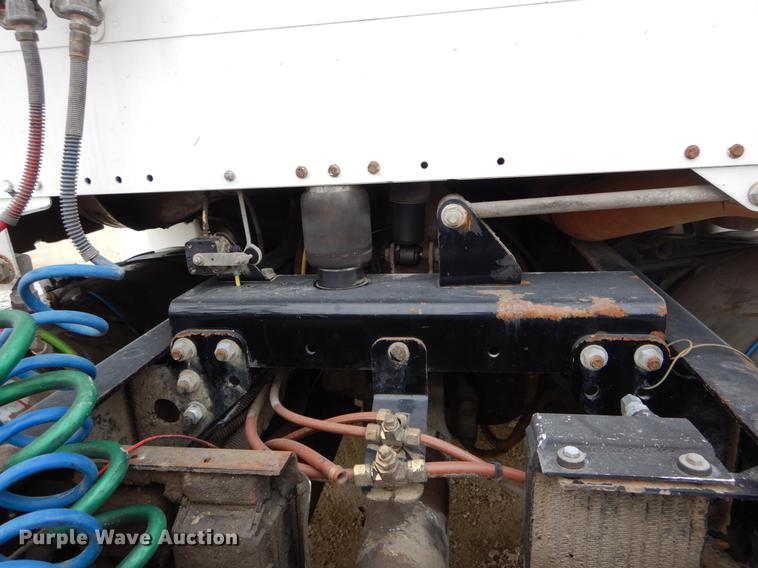 image for item DE6027 2007 Freightliner Business Class M2 semi truck