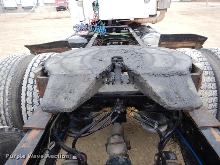 image for item DE6027 2007 Freightliner Business Class M2 semi truck