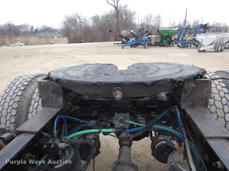 image for item DE6027 2007 Freightliner Business Class M2 semi truck