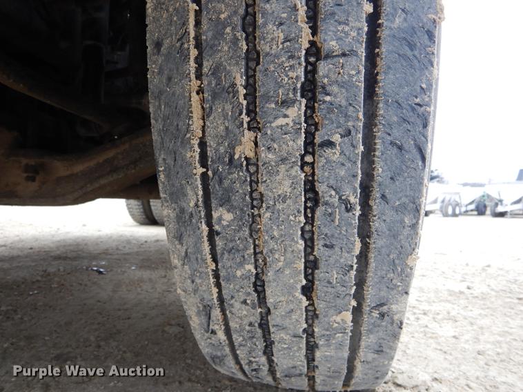 image for item DE6027 2007 Freightliner Business Class M2 semi truck