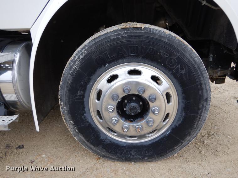 image for item DE6027 2007 Freightliner Business Class M2 semi truck