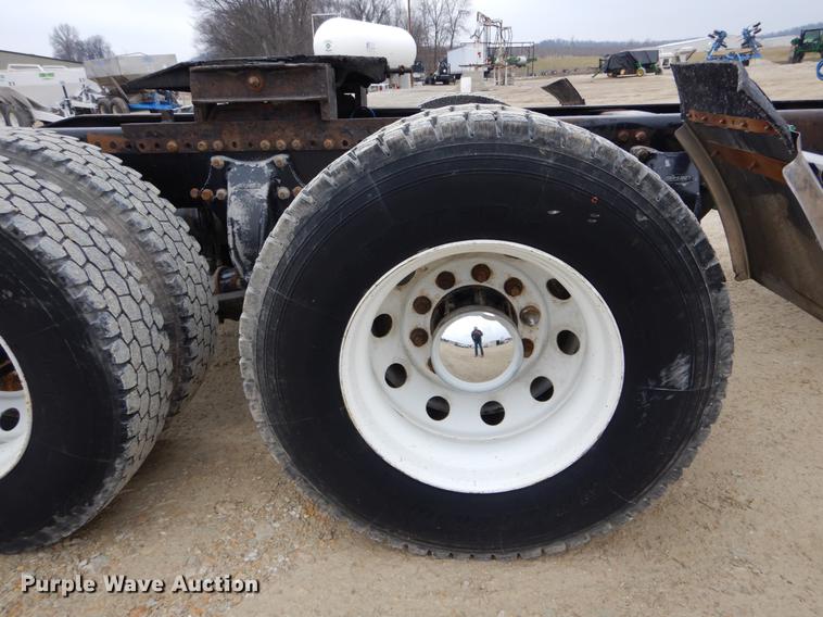 image for item DE6027 2007 Freightliner Business Class M2 semi truck