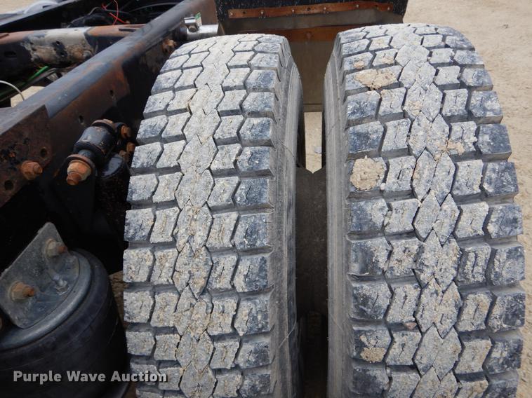 image for item DE6027 2007 Freightliner Business Class M2 semi truck