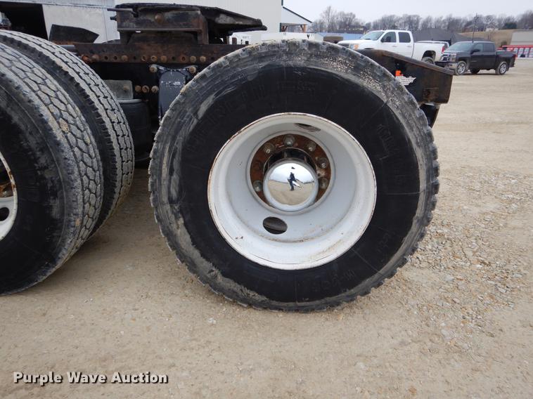 image for item DE6027 2007 Freightliner Business Class M2 semi truck