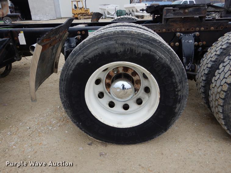 image for item DE6027 2007 Freightliner Business Class M2 semi truck