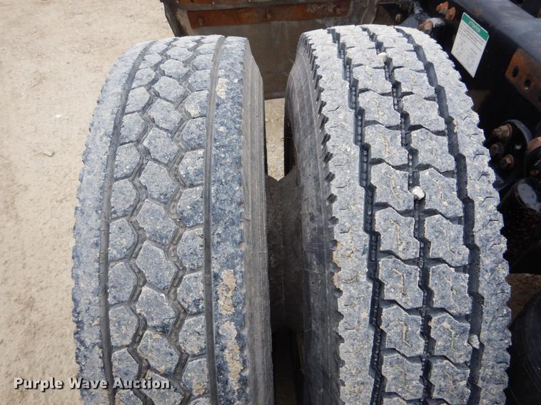 image for item DE6027 2007 Freightliner Business Class M2 semi truck