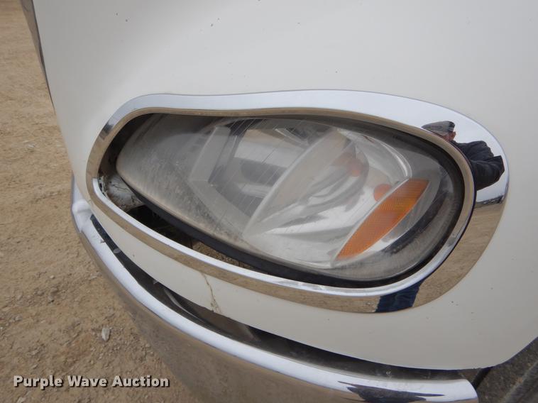 image for item DE6027 2007 Freightliner Business Class M2 semi truck