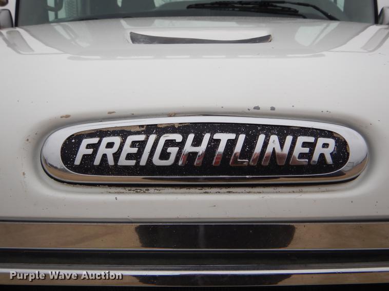 image for item DE6027 2007 Freightliner Business Class M2 semi truck