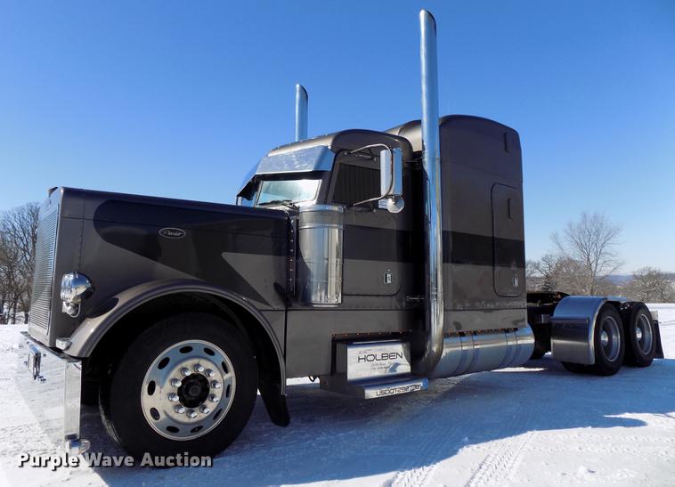 image for item DE7593 2003 Peterbilt 379 EXHD semi truck