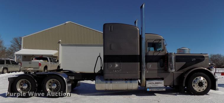 image for item DE7593 2003 Peterbilt 379 EXHD semi truck