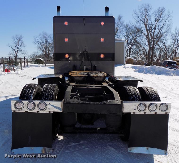 image for item DE7593 2003 Peterbilt 379 EXHD semi truck