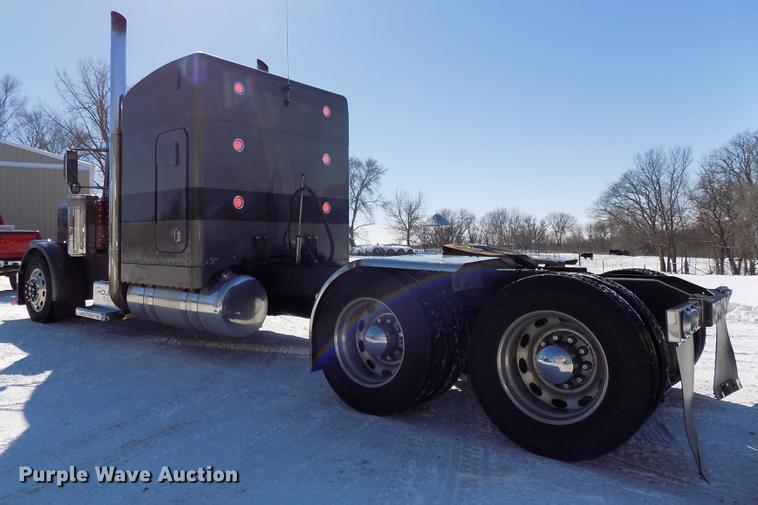 image for item DE7593 2003 Peterbilt 379 EXHD semi truck