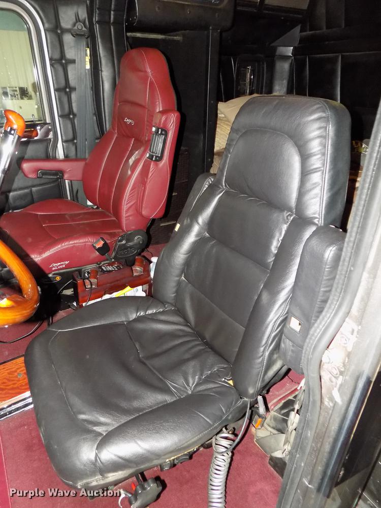 image for item DE7593 2003 Peterbilt 379 EXHD semi truck