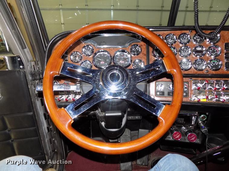 image for item DE7593 2003 Peterbilt 379 EXHD semi truck