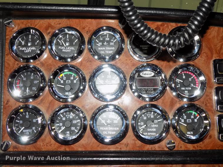 image for item DE7593 2003 Peterbilt 379 EXHD semi truck