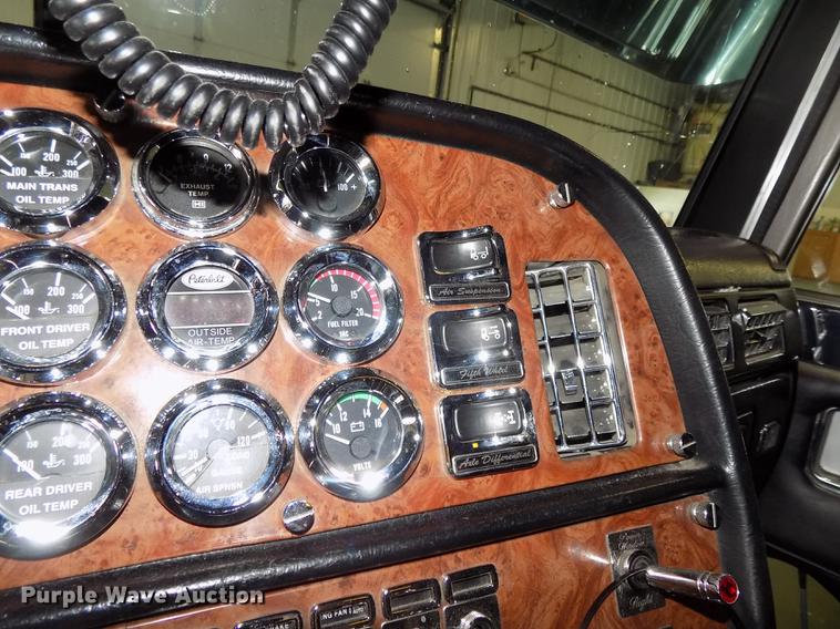 image for item DE7593 2003 Peterbilt 379 EXHD semi truck