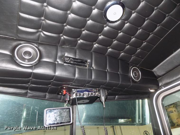 image for item DE7593 2003 Peterbilt 379 EXHD semi truck