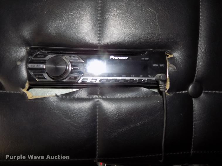 image for item DE7593 2003 Peterbilt 379 EXHD semi truck