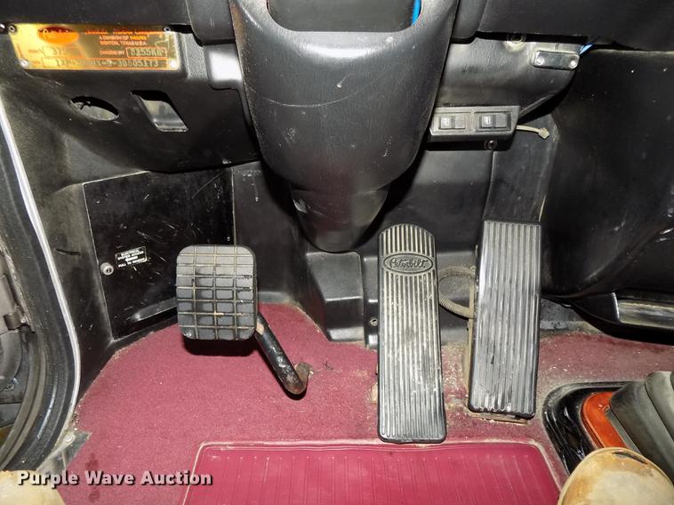 image for item DE7593 2003 Peterbilt 379 EXHD semi truck