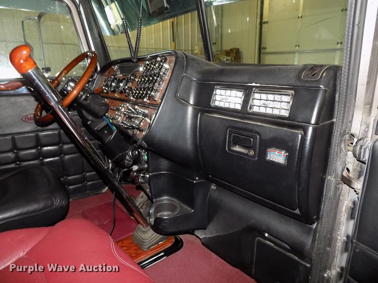 image for item DE7593 2003 Peterbilt 379 EXHD semi truck