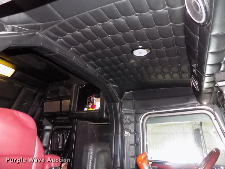 image for item DE7593 2003 Peterbilt 379 EXHD semi truck