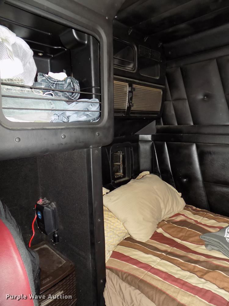 image for item DE7593 2003 Peterbilt 379 EXHD semi truck