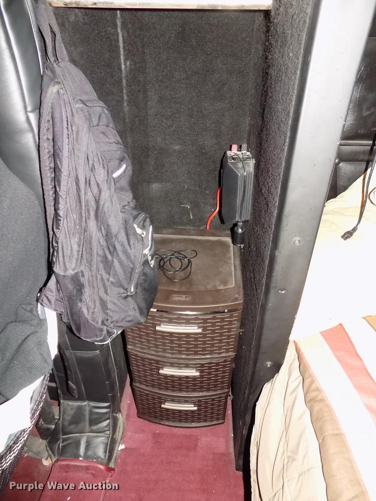 image for item DE7593 2003 Peterbilt 379 EXHD semi truck