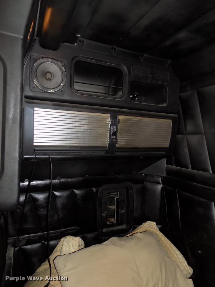 image for item DE7593 2003 Peterbilt 379 EXHD semi truck