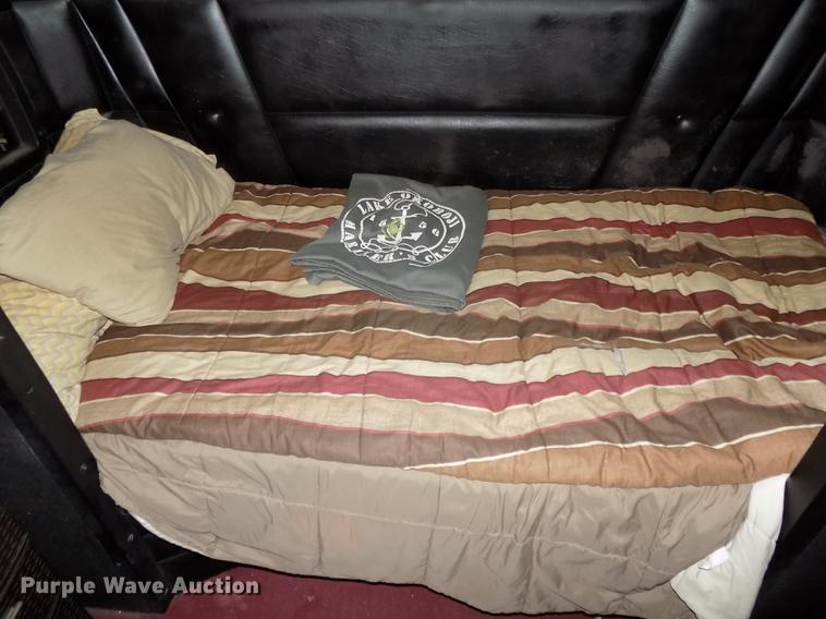 image for item DE7593 2003 Peterbilt 379 EXHD semi truck