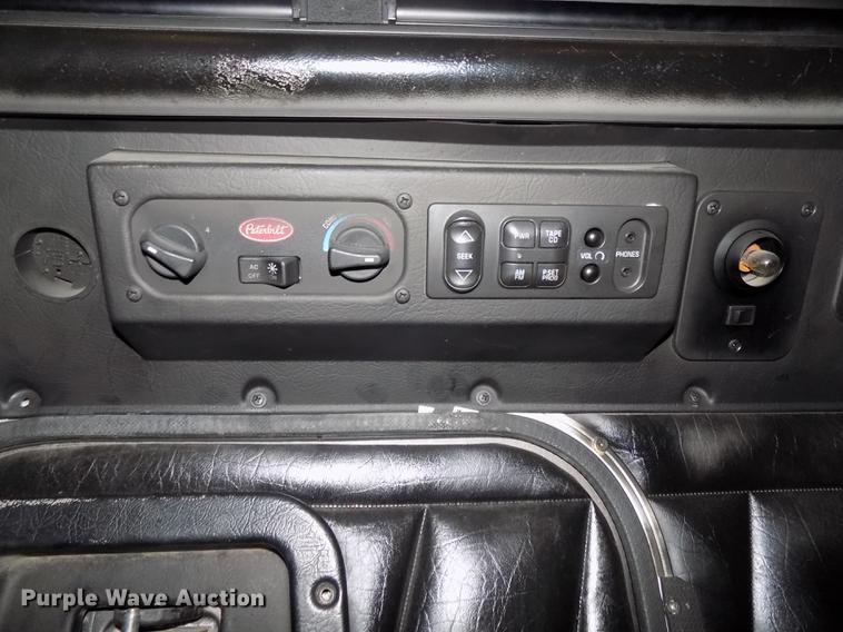 image for item DE7593 2003 Peterbilt 379 EXHD semi truck