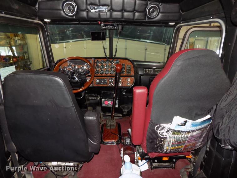 image for item DE7593 2003 Peterbilt 379 EXHD semi truck