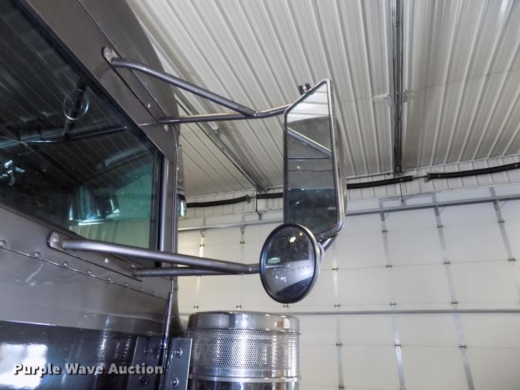 image for item DE7593 2003 Peterbilt 379 EXHD semi truck