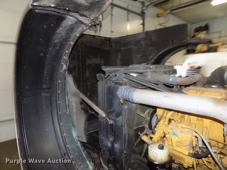 image for item DE7593 2003 Peterbilt 379 EXHD semi truck