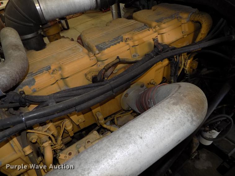 image for item DE7593 2003 Peterbilt 379 EXHD semi truck