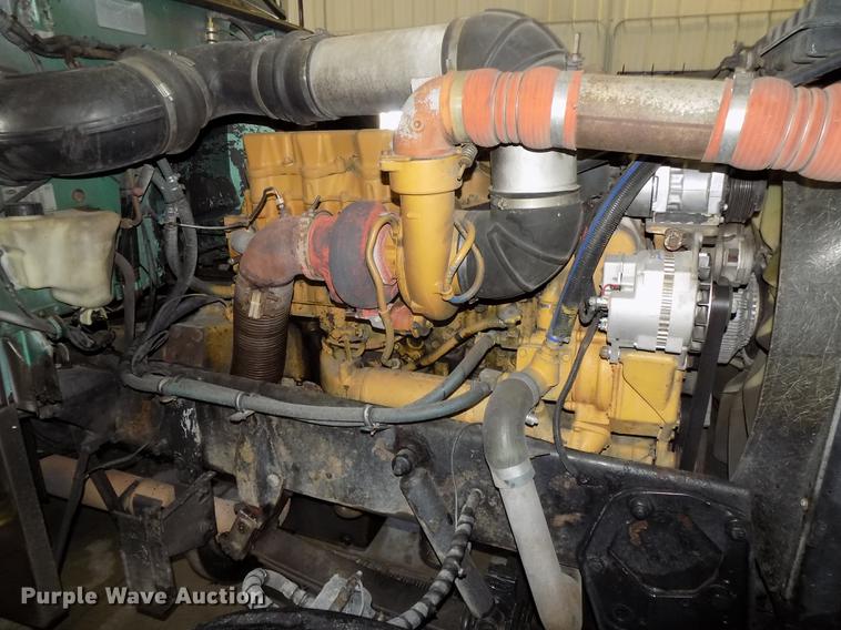 image for item DE7593 2003 Peterbilt 379 EXHD semi truck