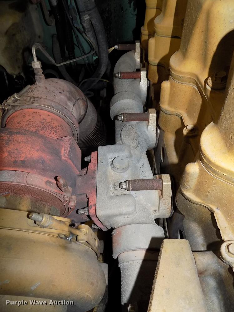 image for item DE7593 2003 Peterbilt 379 EXHD semi truck