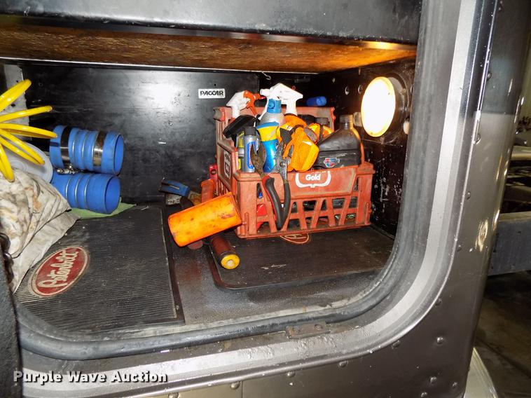 image for item DE7593 2003 Peterbilt 379 EXHD semi truck