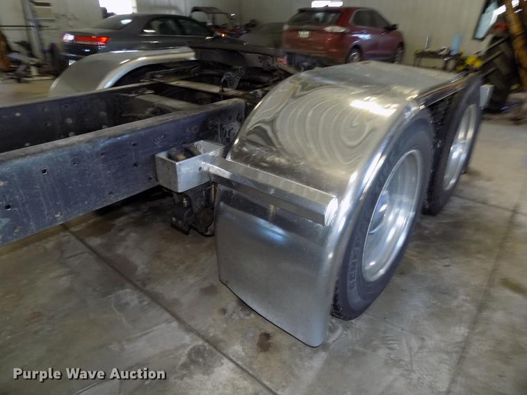 image for item DE7593 2003 Peterbilt 379 EXHD semi truck