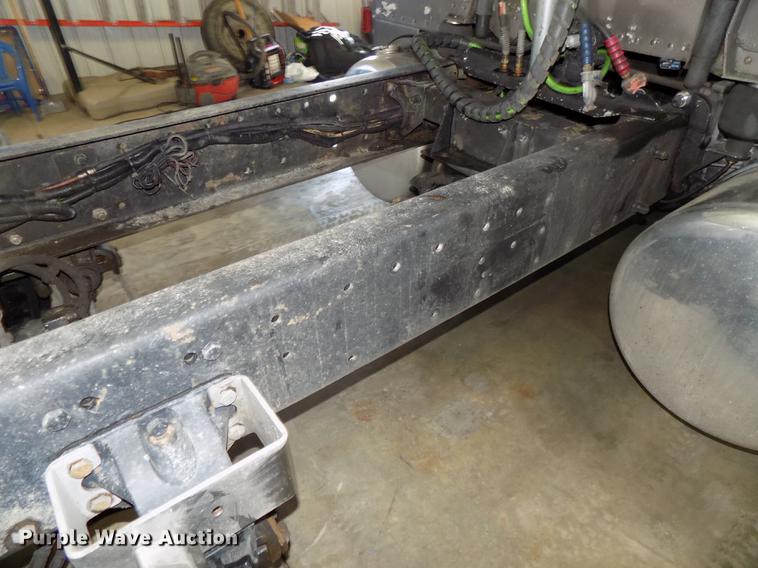 image for item DE7593 2003 Peterbilt 379 EXHD semi truck