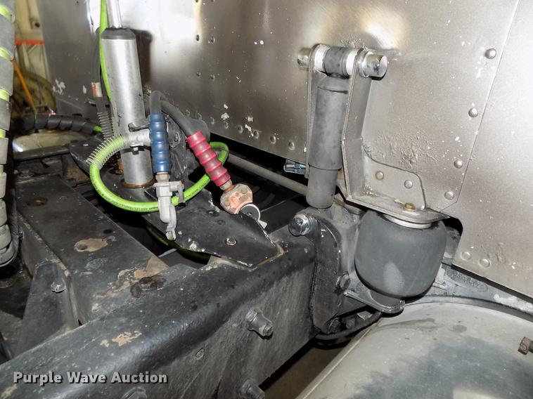 image for item DE7593 2003 Peterbilt 379 EXHD semi truck